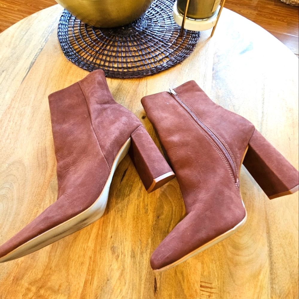 Steve Madden Brown Suede Ankle Boots- 9